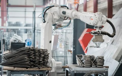 ETH苏黎世团队拿到3.8M融资，用软件+机器人把钢筋从设计图干到成品笼